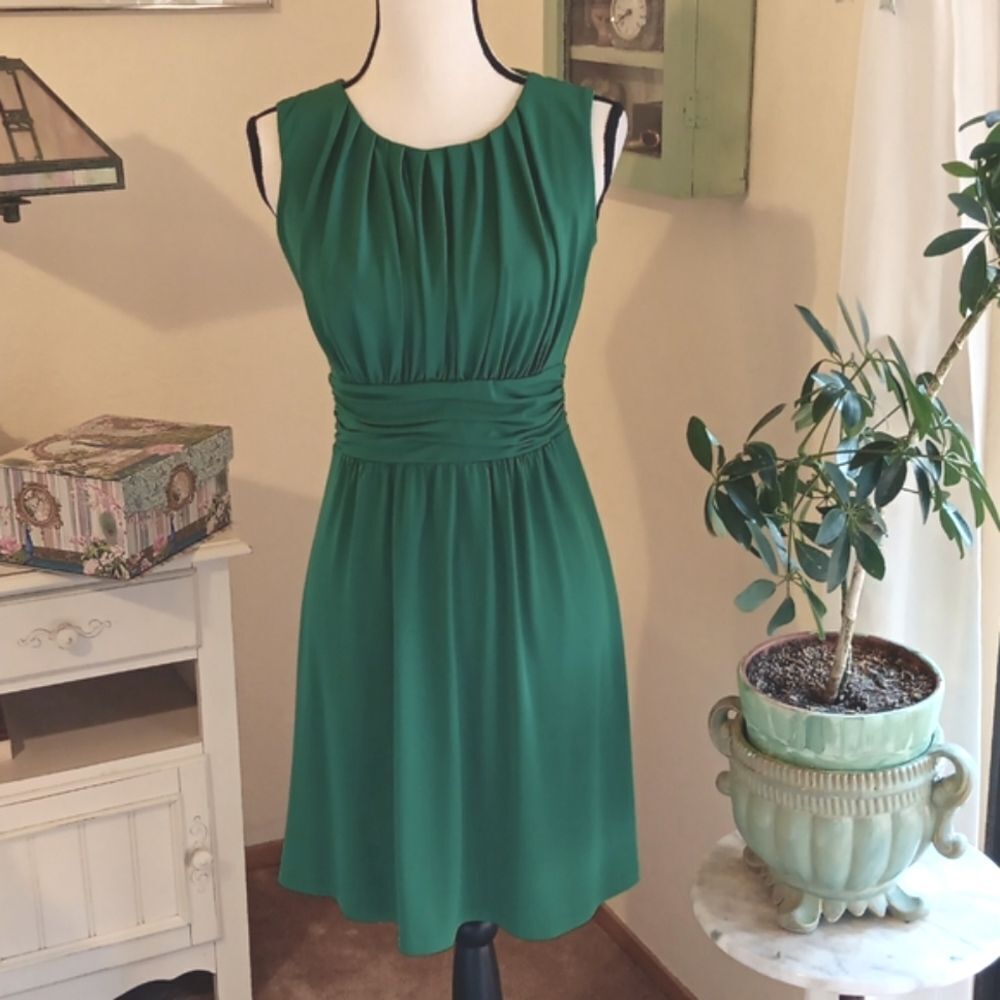 Enfocus Studio Kelly Green Dress. - Picture 1 of 8